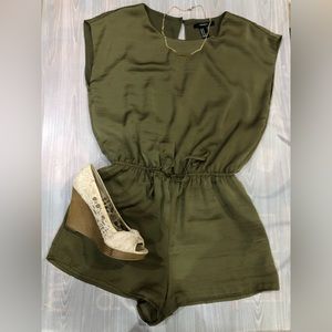 📌3/$22 Bottle green silky romper with open back